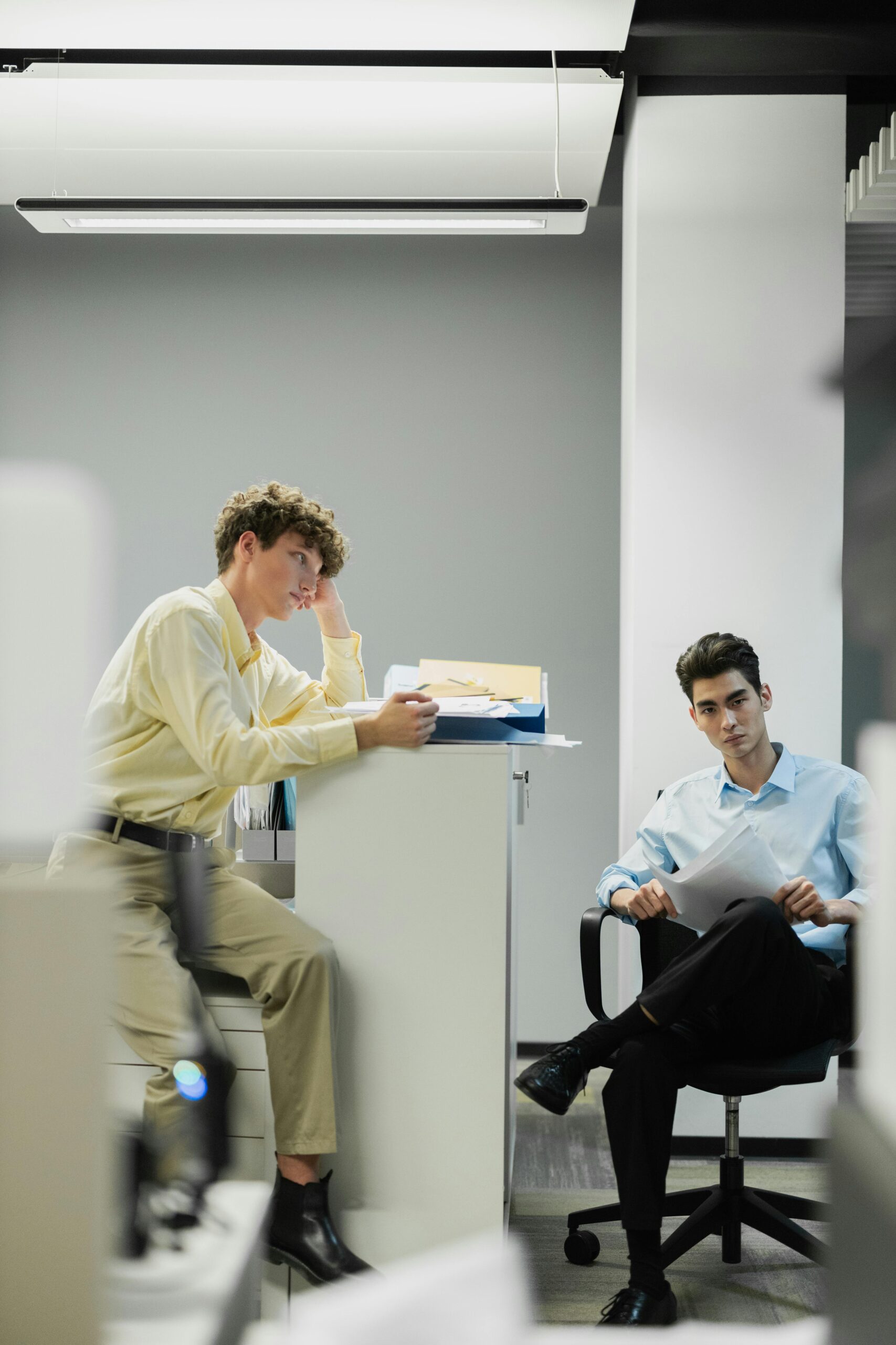 Two digital marketing professionals talking